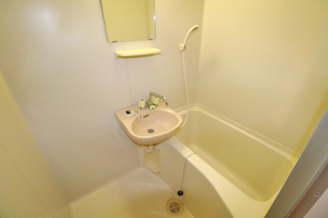 バス・シャワールーム　コンパクトなお風呂！