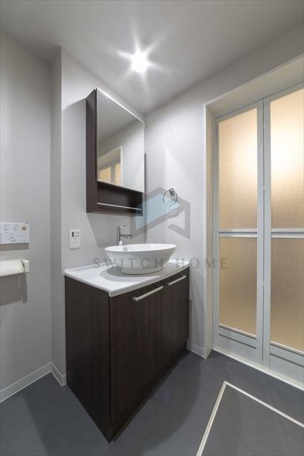 洗面設備　使いやすい独立洗面台です