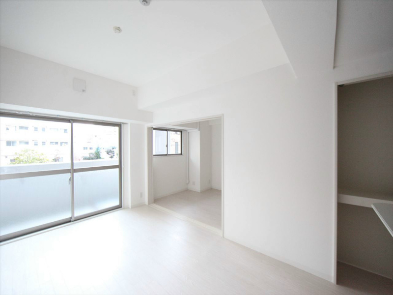 バルコニー　LDK11.6帖　洋室6帖とつなげても仕切っても使えます