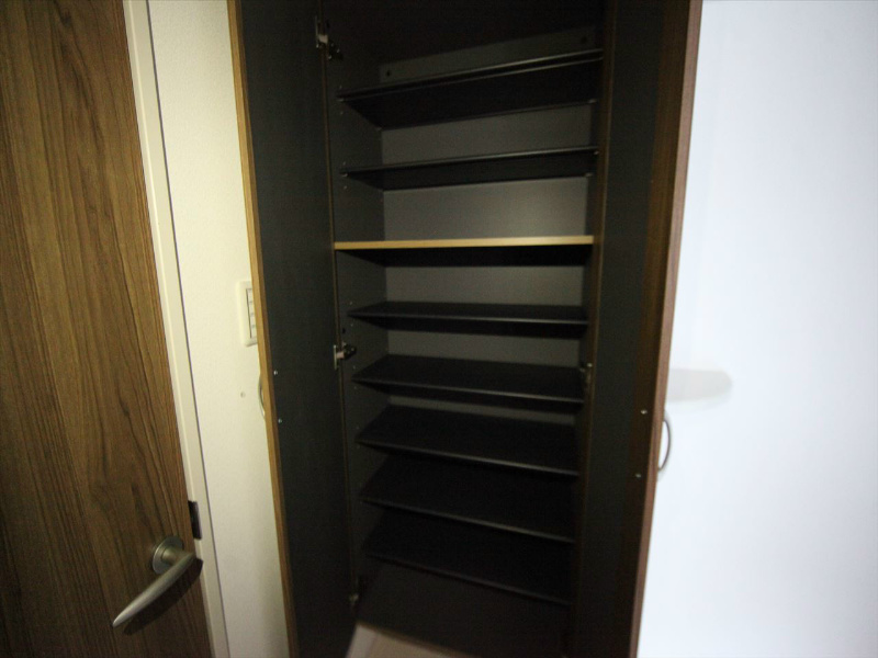 玄関　玄関　シューズボックス付（収納充実してます）