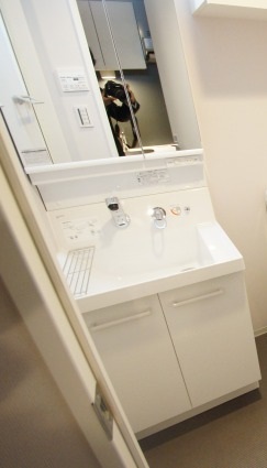 洗面設備　コンパクトで使いやすい洗面所