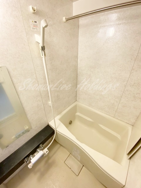 バス・シャワールーム　清潔感のあるお風呂です♪