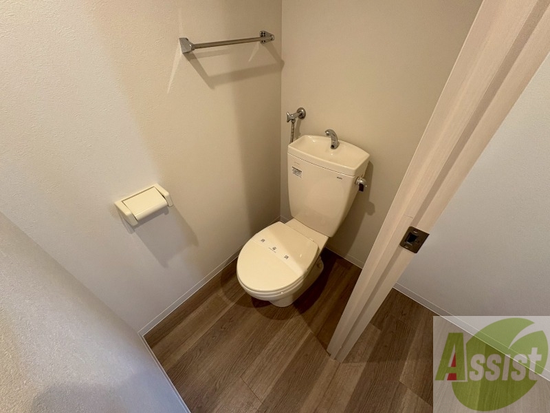 トイレ　こちらはトイレです。清潔感があり、安心して使用できます。