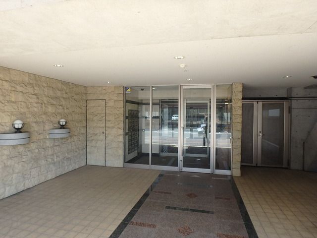 エントランス　タウンハウジング府中店まで