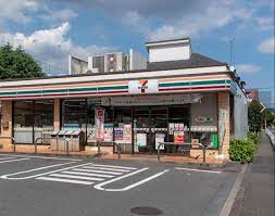 コンビニ　セブンイレブン狛江猪方3丁目店（コンビニ）まで296m