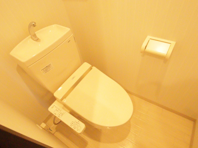 トイレ　※別室の参考写真の為、現況優先です。