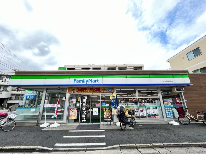 コンビニ　ファミリーマート（コンビニ）まで270m