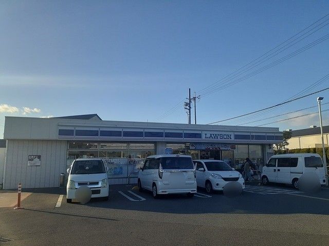 コンビニ　ローソン（コンビニ）まで737m