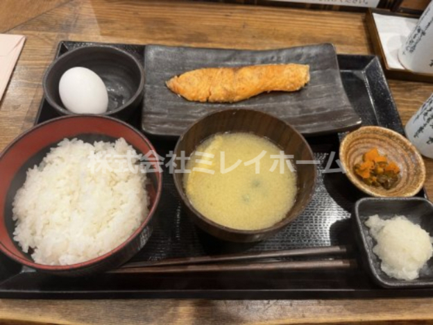 飲食店　しんぱち食堂　蒲田店（飲食店）まで102m