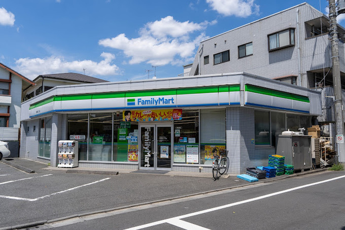 コンビニ　ファミリーマート（コンビニ）まで341m