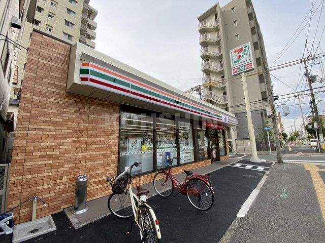 コンビニ　セブンイレブン（コンビニ）まで226m
