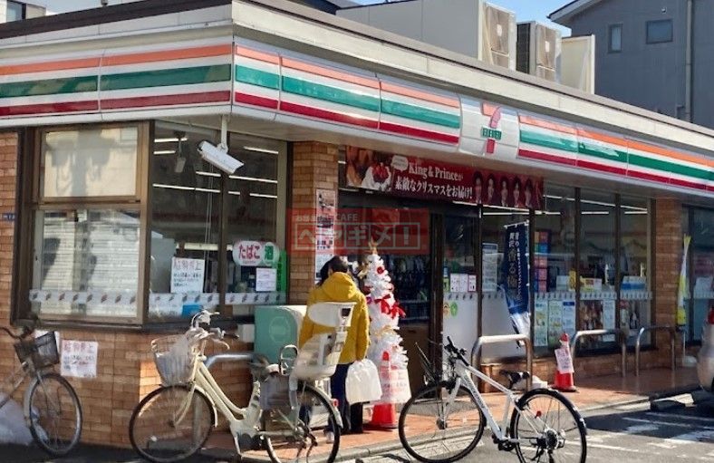 コンビニ　セブンイレブン大田区西蒲田3丁目店（コンビニ）まで320m