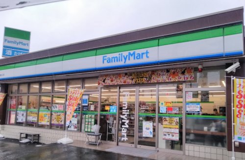 コンビニ　ファミリーマート 四街道駅北口店（コンビニ）まで562m