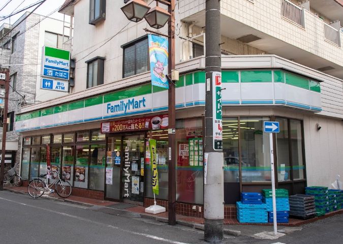 コンビニ　ファミリーマート赤羽平和通り店（コンビニ）まで670m