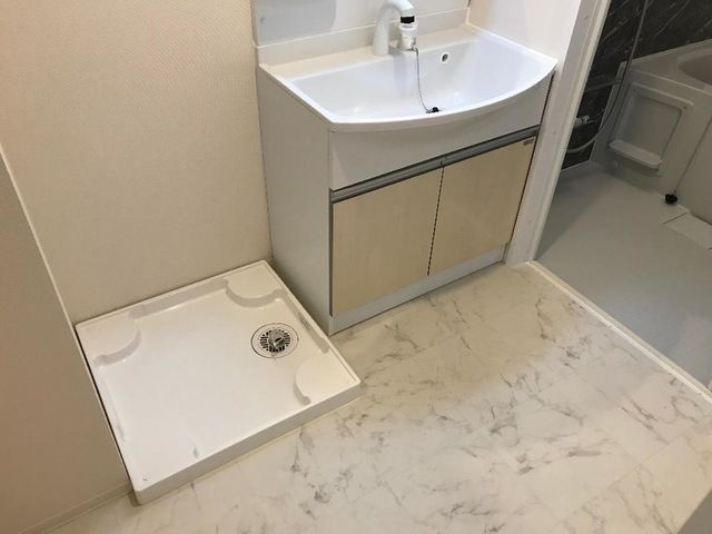 洗面設備　室内洗濯機置き場です