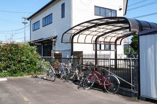 建物外観　駐輪場