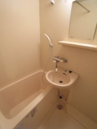 バス・シャワールーム　バス・トイレ別☆
