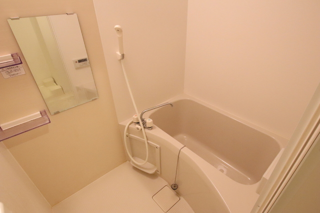 バス・シャワールーム　清掃前のお写真です