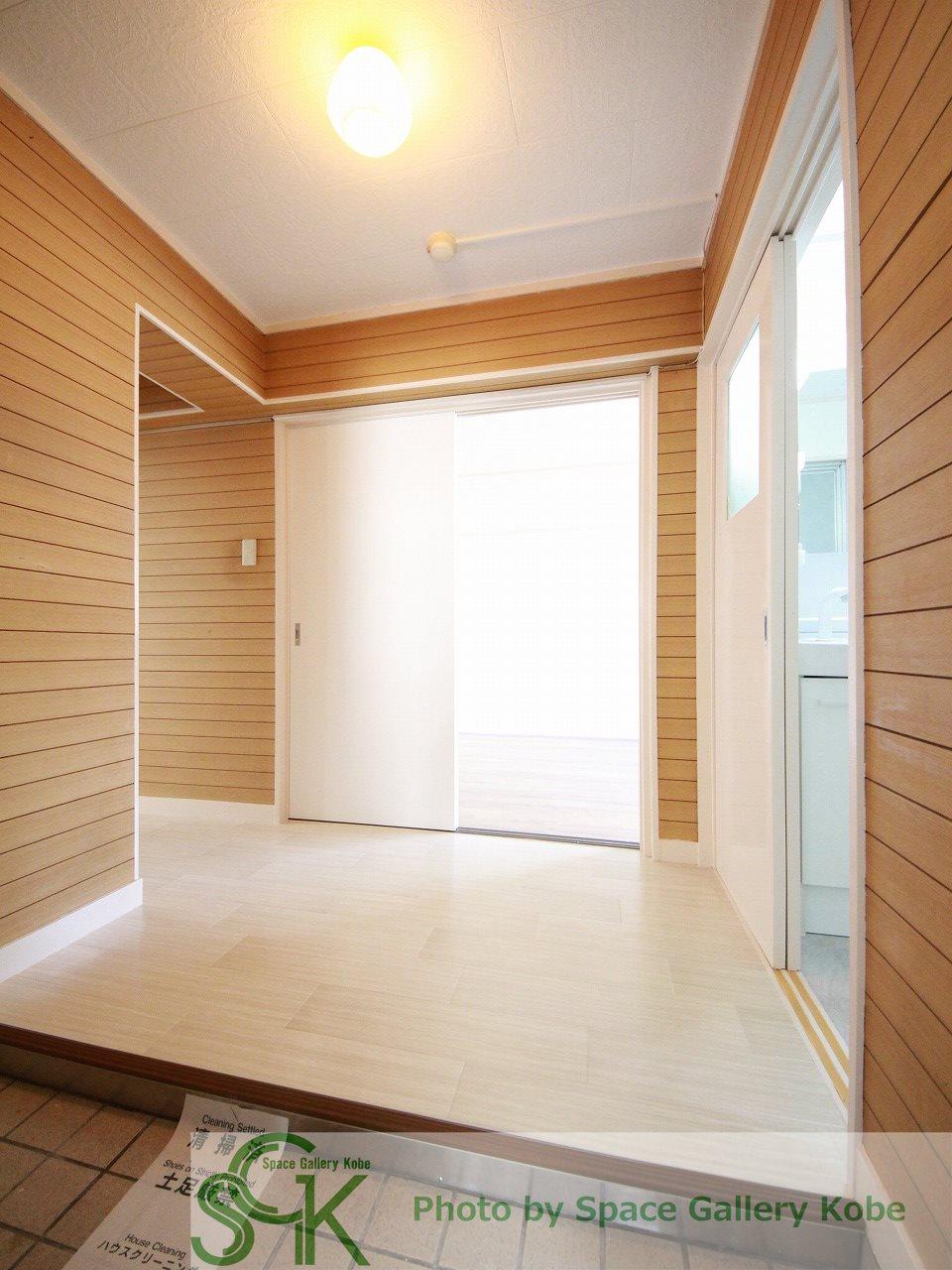 玄関　※同マンション別部屋のお写真です。