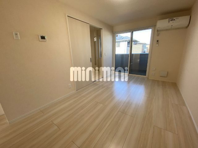 居室・リビング　別号室の参考写真