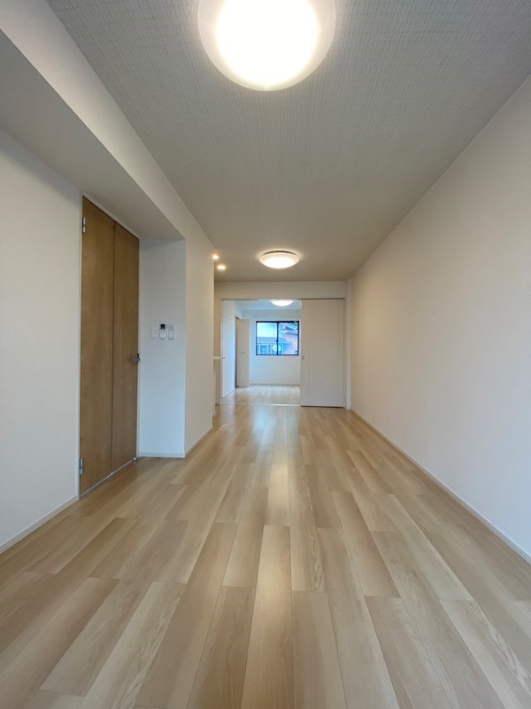 居室・リビング　※別号室の写真です