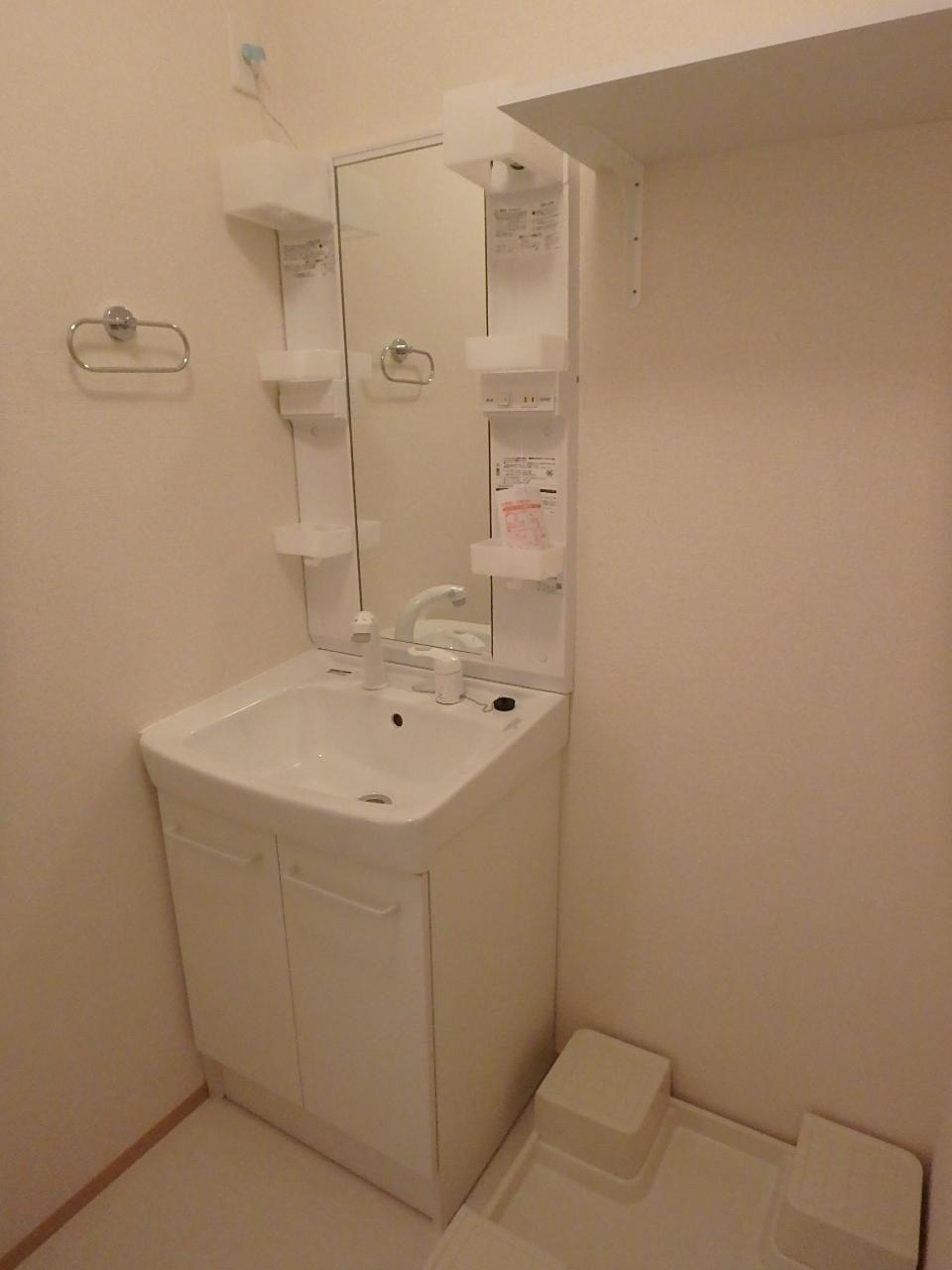 洗面設備　シャワ－付洗面化粧台