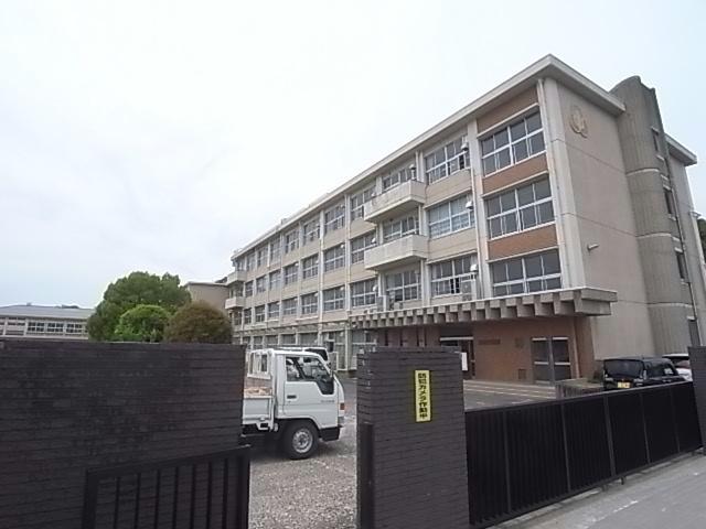 中学校　岐阜市立三輪中学校（中学校）まで1044m