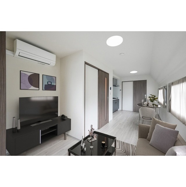 居室・リビング　家具・調度品等はＣＧ　加工です。実際の賃貸住居　には含まれま