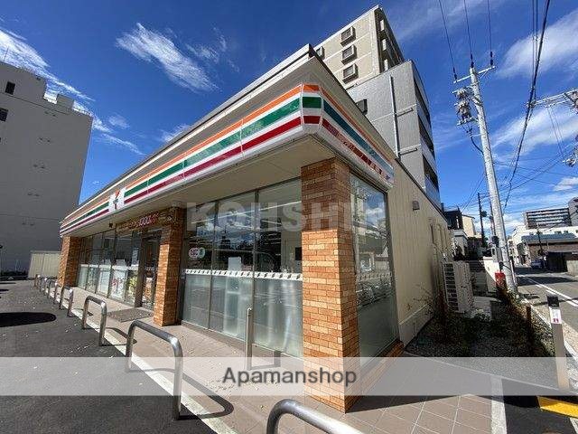コンビニ　セブンイレブン（コンビニ）まで384m