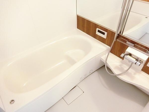 バス・シャワールーム　一坪浴槽！追い焚き機能！