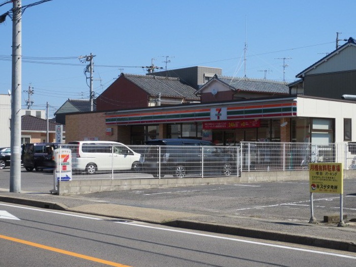 コンビニ　セブンイレブン（コンビニ）まで196m