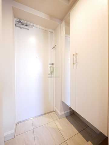 玄関　ROYJENT SUGAMO EAST