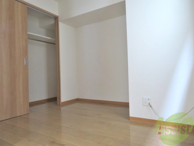 その他部屋・スペース　４帖の洋室はこんな感じです。清潔感がありますね。