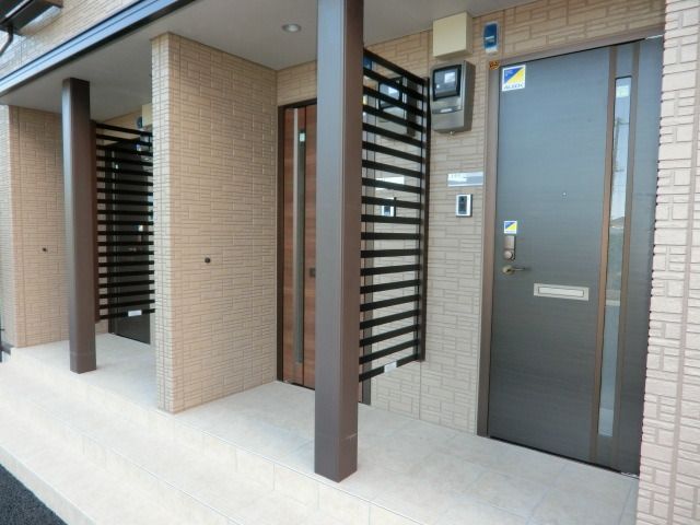 エントランス　シックなエントランスがオシャレです