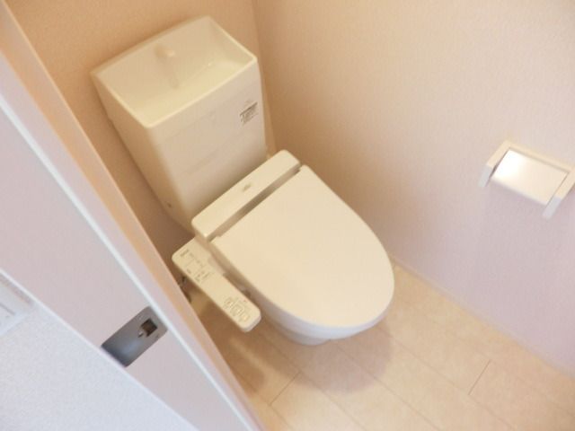 トイレ　ウォシュレット付きで快適です