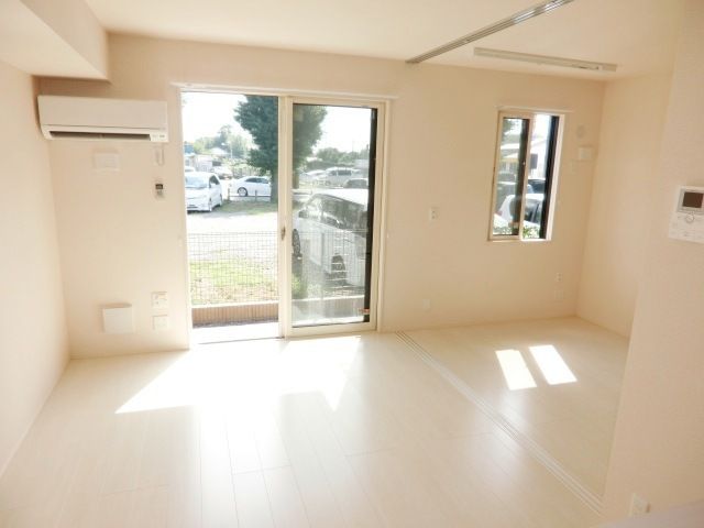 居室・リビング　開放感のあるリビングルーム