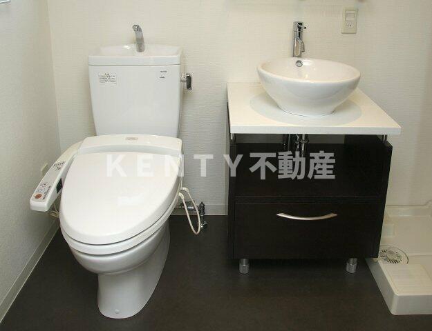 トイレ　同タイプ上階の写真です