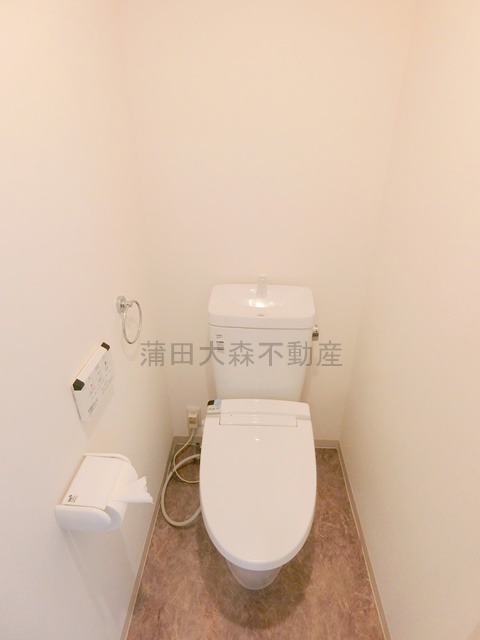 トイレ　温水洗浄便座付きのトイレ