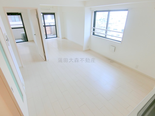 居室・リビング　2面採光のLDK12.5帖　リビングダイニングキッチン