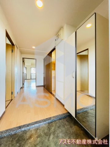 玄関　※同物件　別間取り　参考写真