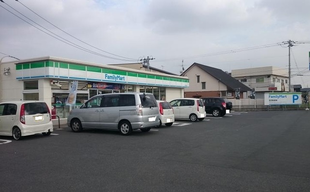 コンビニ　ファミリーマート　　　　新福店（コンビニ）まで450m