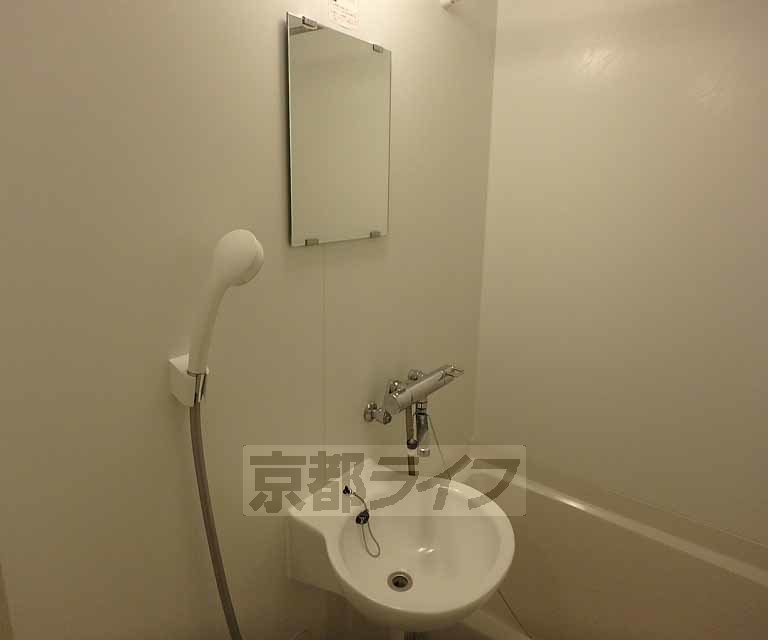 洗面設備　バスルーム内の洗面所です