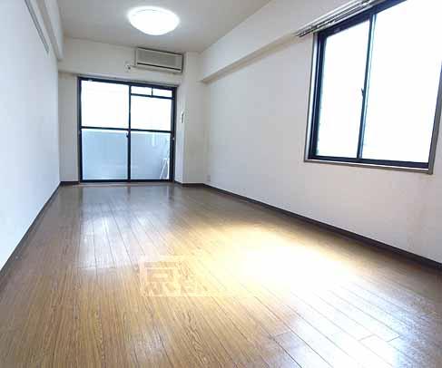 居室・リビング　かなり広いお部屋です。