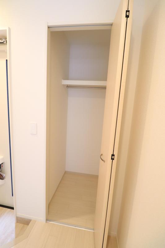 その他　玄関横の収納