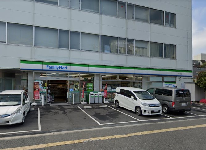 コンビニ　ファミリーマート（コンビニ）まで373m