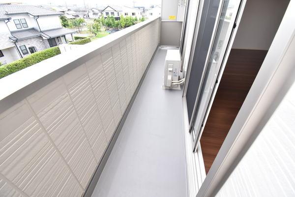 バルコニー　同物件別室