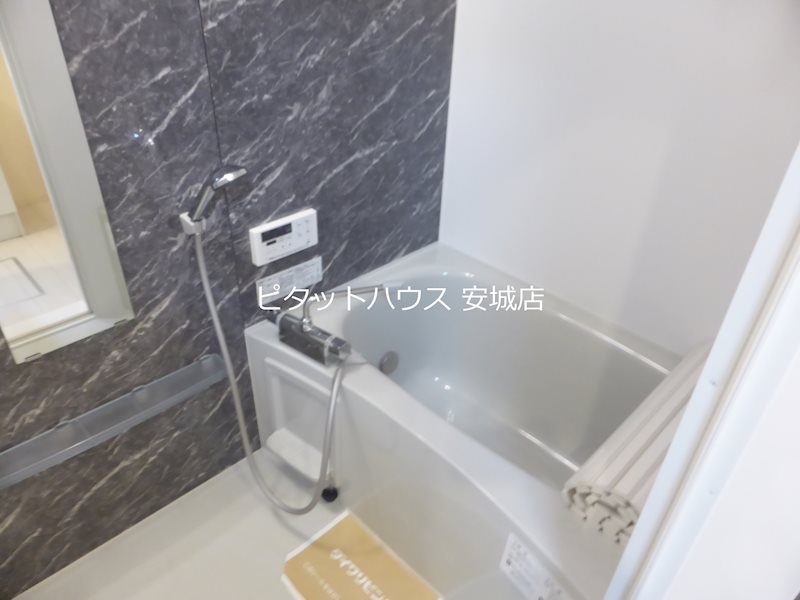 バス・シャワールーム　同物件別部屋