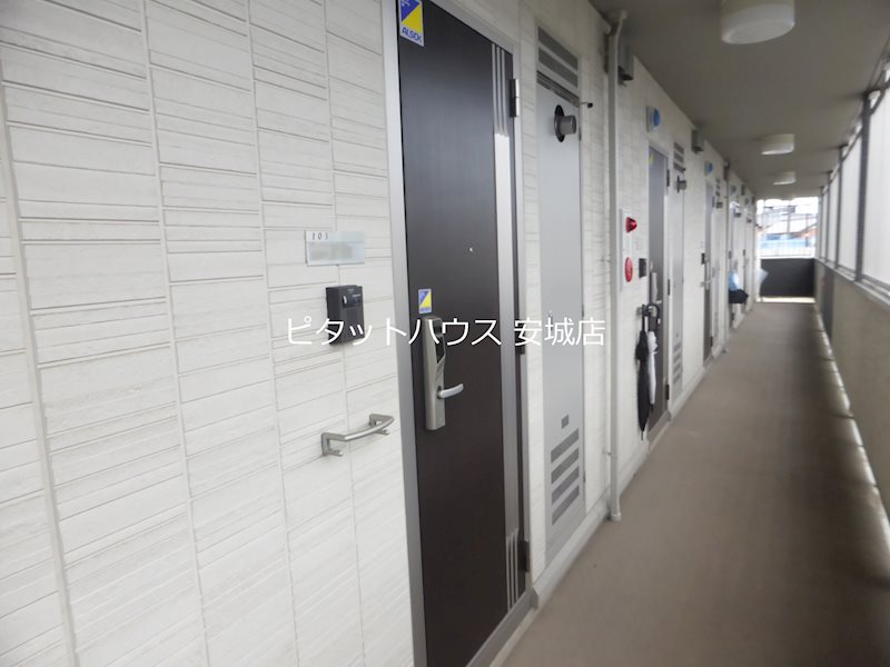 玄関　同物件別部屋