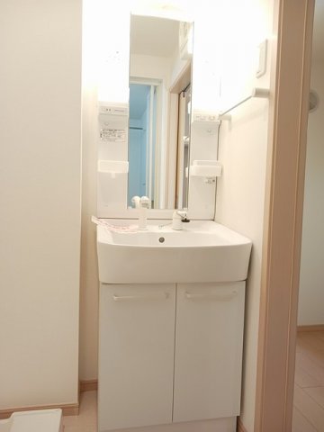 洗面設備　独立洗面台です