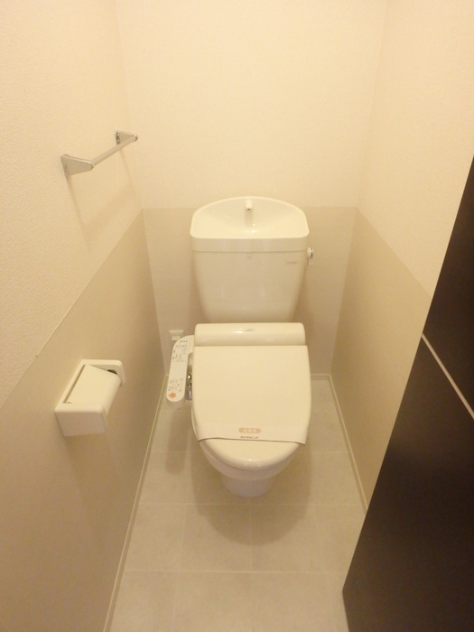 トイレ　温水洗浄暖房便座